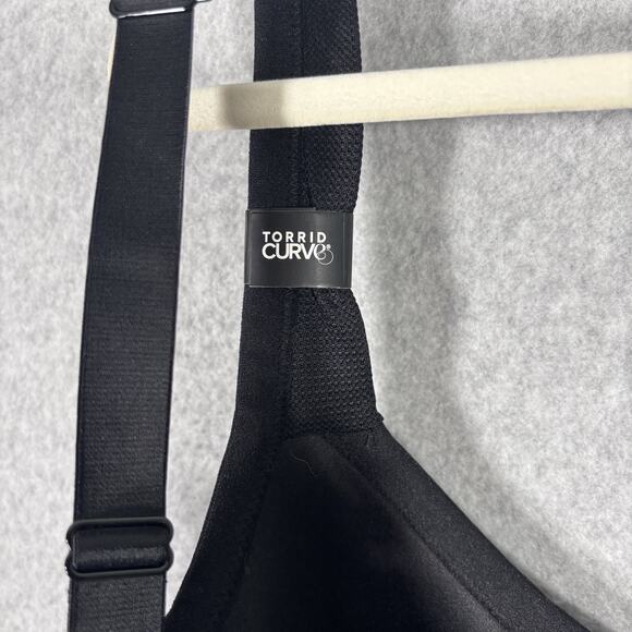 Torrid Sports Bra 42G Skulls Stars Gold Underwire Racerback Medium Impact Padded - Picture 13 of 15